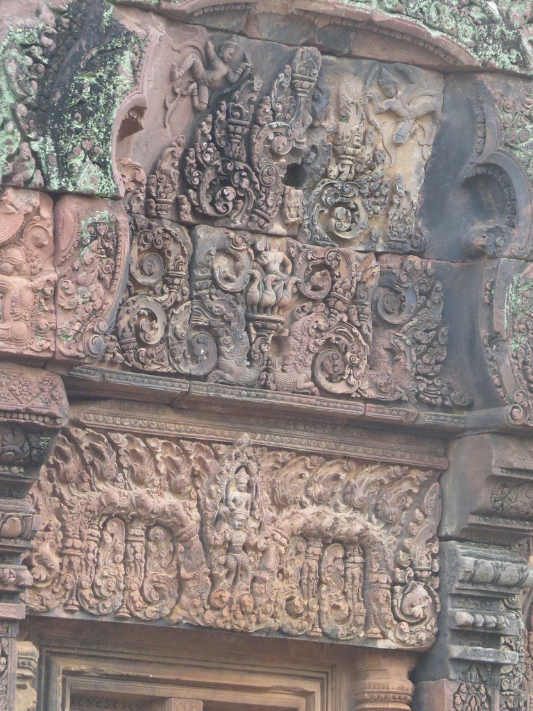 Banteay Srei : sanctuaire nord, face ouest.