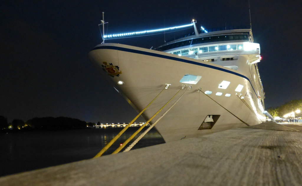 Oceania Insignia at Bordeaux (5) - 28 September 2014