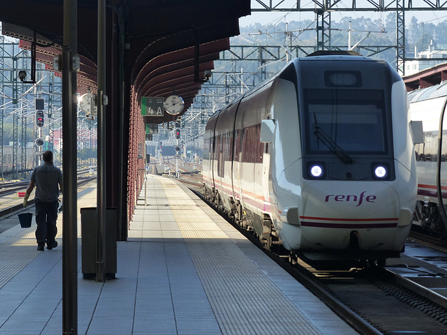 RENFE Class 599 DMU at La Coruña (2) - 26 September 2014