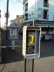 Nieve de garrafa y phone booths duo.