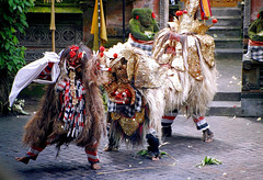 Bali.  Batu Bulan, Barong Tanz 8. ©UdoSm