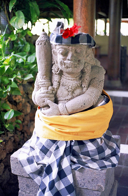 Bali. Der Dämonenwächter stand am Hoteleingang... ©UdoSm