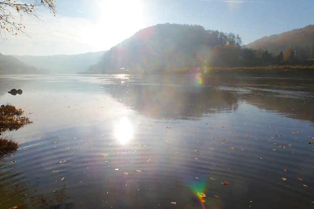 Licht über dem Fluss - lumo sur la rivero