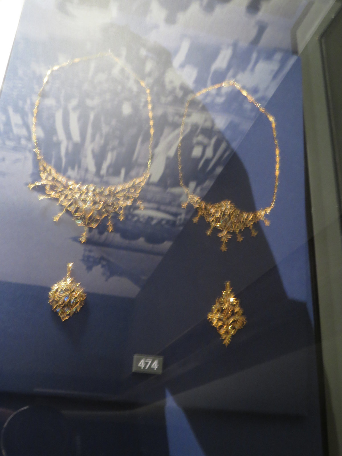 Parures en or peranakan.