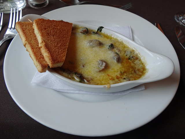 Fricassee of mushrooms with blue cheese and spinach served with toasted Brioche