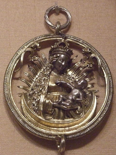 Pendant in the Cloisters, June 2011