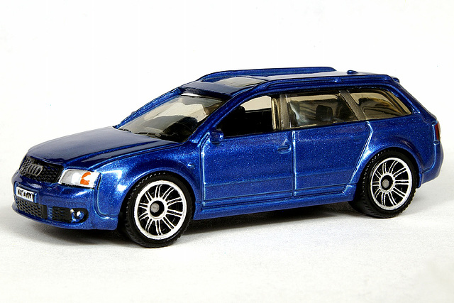 Matchbox Audi RS6 Avant Metalflake Blue