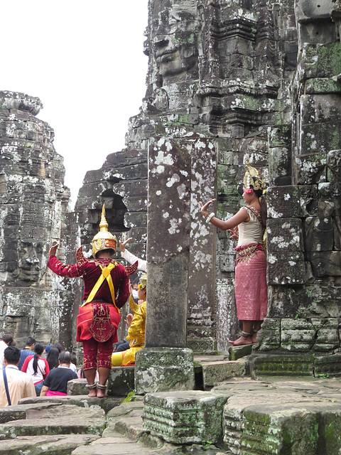 Bayon : les danseurs.