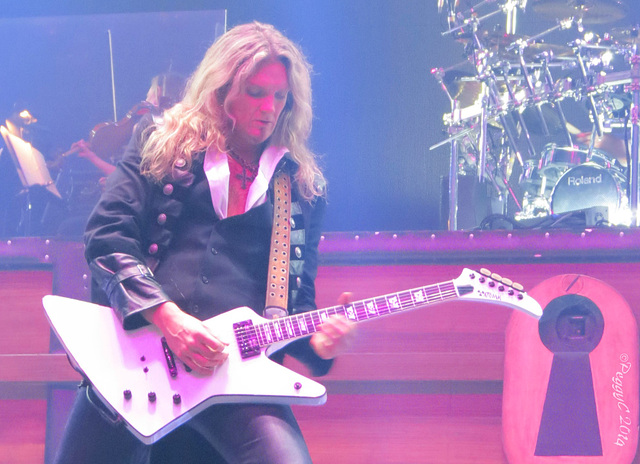 Joel Hoekstra ..