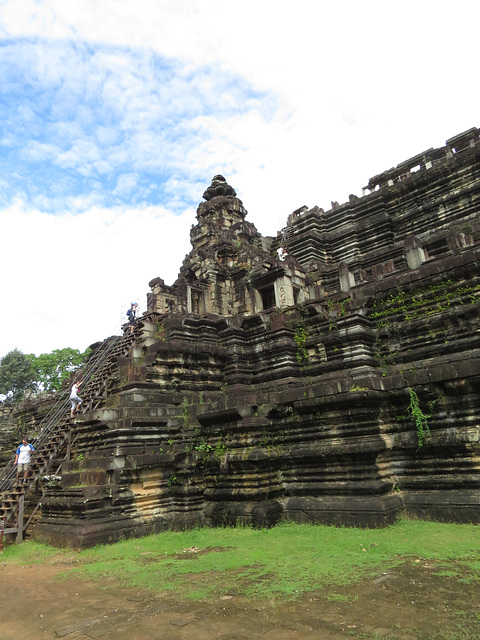 Baphuon : rampe vers la 2e terrasse.