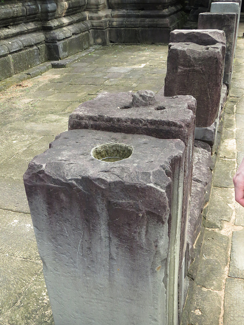 Baphuon : colonnes imbriquées.