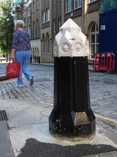 Short Bollard