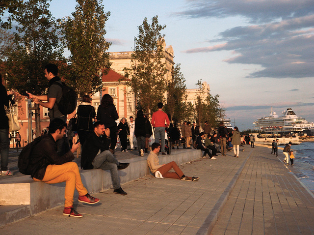 Lisbon waterfront: Sunday