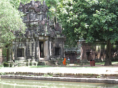 Palais royal d'Angkor Thom : enceinte et gopura nord-est.