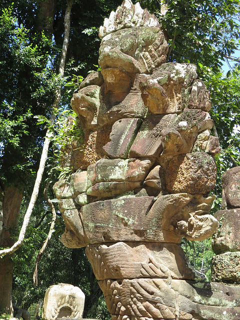 Preah Khan : naga de la 4e enceinte.