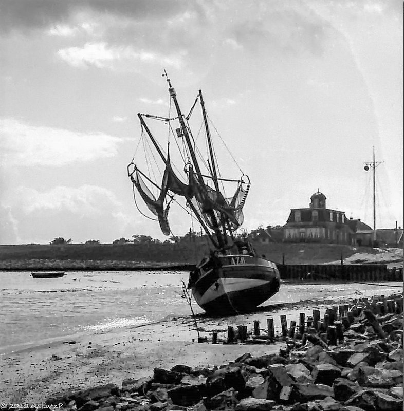 Auf dem Trocknen - High and dry - Neuharlingersiel 1956 (180°)