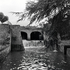 Deversoir de l'étang - Anciennes forges de Dampierre