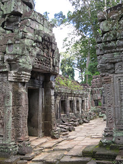 Preah Khan : cour du cloître nord.