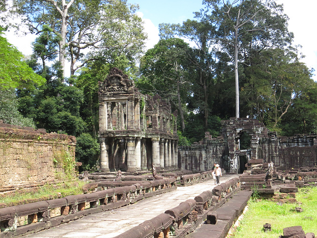 Preah Khan : cour de la 2e enceinte.