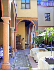 Damenhof, der erste Renaissance Prunkhof Deutschlands! - Ladies Yard,  the first Renaissance grand courtyard of Germany!