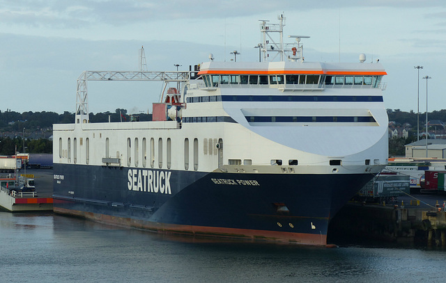 Seatruck Power at Dublin (1) - 24 September 2014