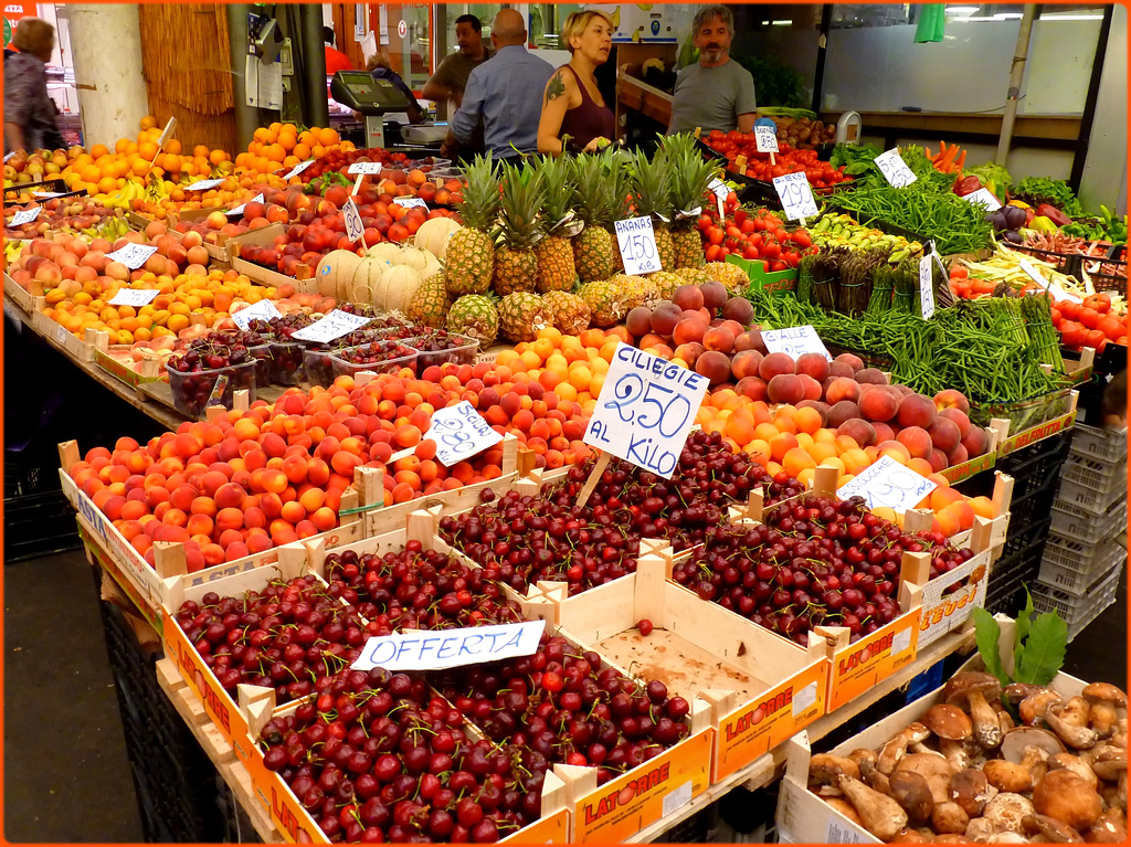 Genova : Banco di frutta e verdura del mese di giugno - (928)