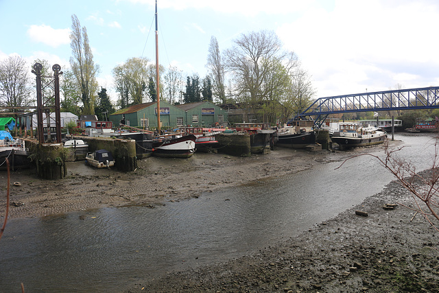 The Thames Path - Teddington to Kew Bridge, north bank