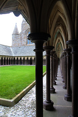 Le Mont-Saint-Michel et son cloître