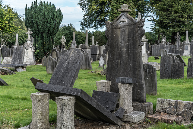 PHOTOGRAPHING OLD GRAVEYARDS CAN BE INTERESTING AND EDUCATIONAL [THIS TIME I USED A SONY SEL 55MM F1.8 FE LENS]-120242