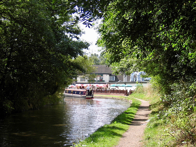 Fox and Anchor on the Staffs and Worcs Canal, Cross Green