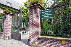 Eine folgsame Fahrradfahrerin... HFF