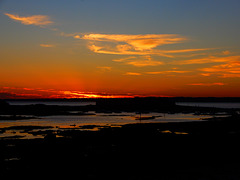 au coucher du soleil derrière le fort bloqué,