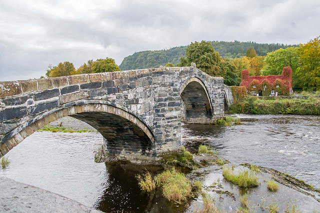 Llanrwst bridge and tea rooms