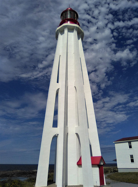 Phare et nuages / Clouds and lighthouse