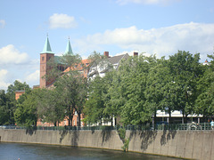 Moabiter Spreeufer mit Erlöserkirche