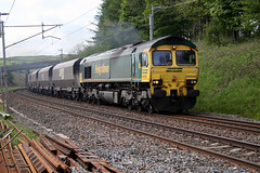 Freighliner class 66 No.66520 on 4Z28 Fiddlers Ferry to Hunterston empty Coal Hoppers at Beckfoot 22nd May 2013