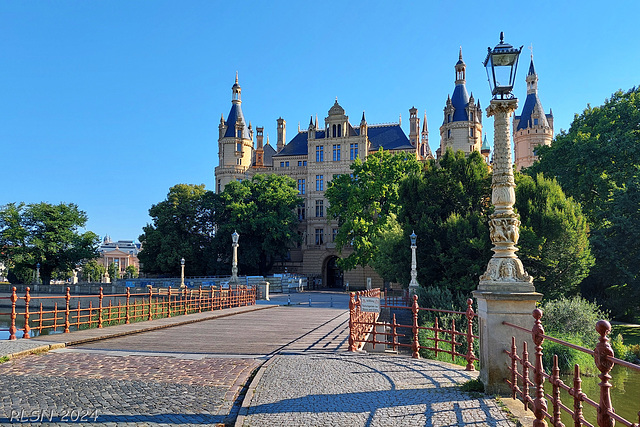 Drehbrücke am Schweriner Schloss ... HFF