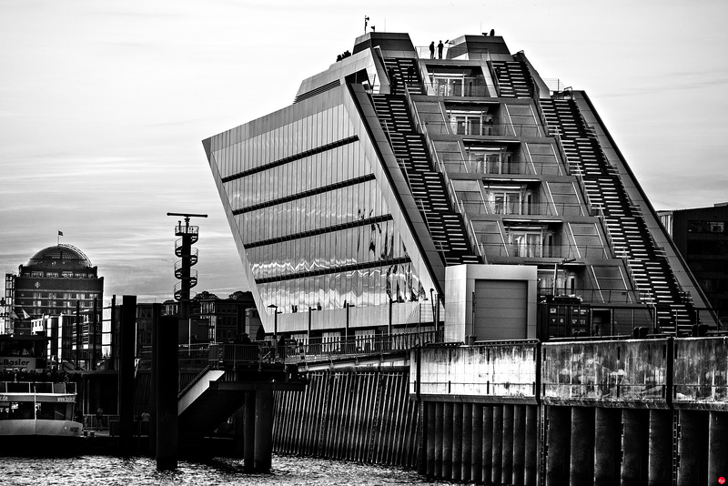 Dockland, ziemlich steile Treppenläufe...