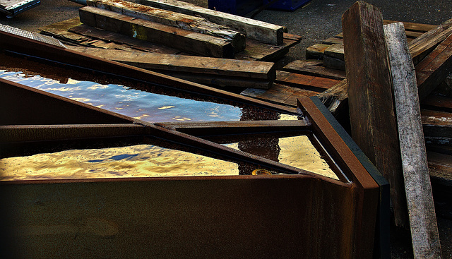 Rainwater,Rusted And Reflective Rainwater,Rusted And Reflective