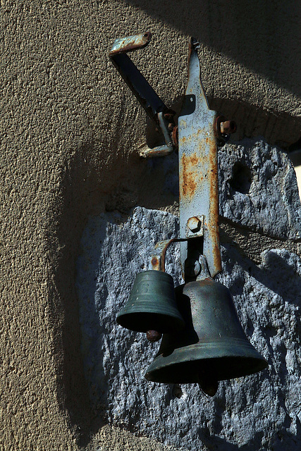 Je me suis tapé la cloche pour lui faire une fille nommée Ding , dingue , dong , Grelots si cela avait été un garçon . . Je me suis tapé la cloche pour lui faire une fille nommée Ding , dingue , dong , Grelots si cela avait été un garçon . .