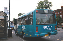 Arriva the Shires 2195 (R195 DNM) in Baldock – 26 May 1998 (397-03)