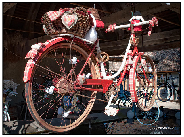 Vélo rouillé rouge