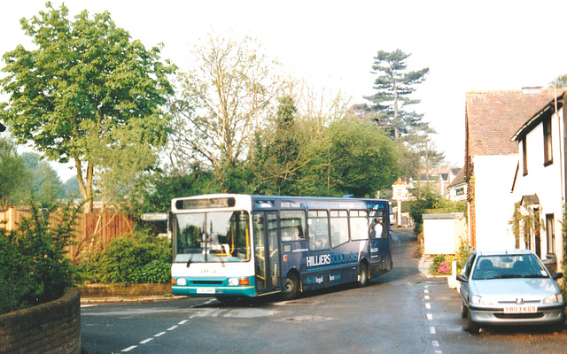 Arriva the Shires 3111 (L311 HPP) in Aston – 8 May 2001 (463-23)