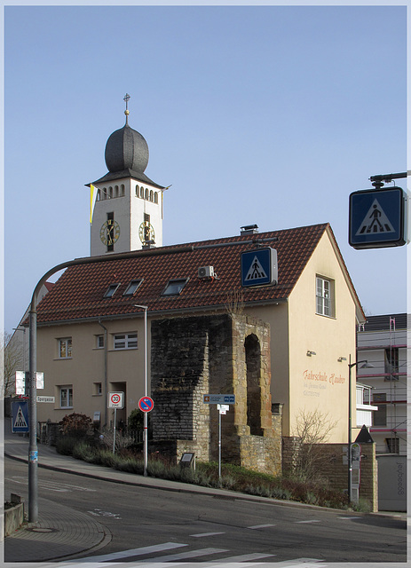 Frauentürmchen und Turm der St. Laurentius-Kirche