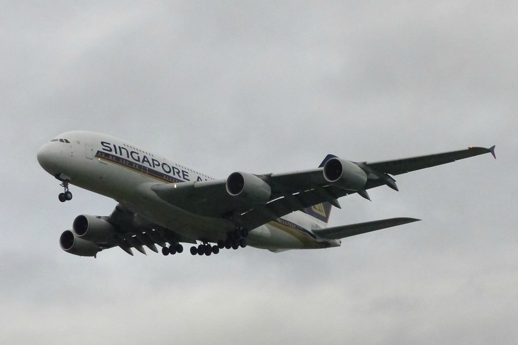 9V-SKT approaching Heathrow - 4 November 2015