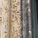 Trogir, portail occidental : personnages fantastiques et petites saynettes.