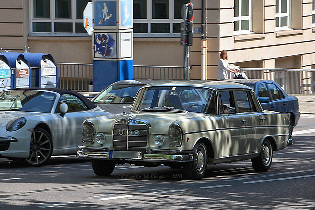 Schicker Mercedes 220 S