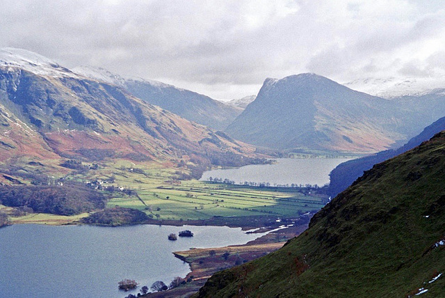 Looking from Mellbreak across Crummock Water and Buttermere to Fleetwith Pike (648m) (Scan from Feb 1996)