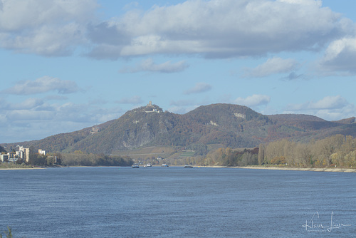 Blick von der Unkeler Rheinpromenade...