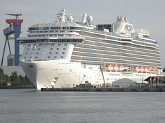 am Kreuzfahrtterminal Warnemünde